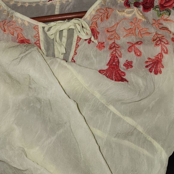 Johnny Was Women Cream Embroidered Cupra Rayon Keyhole Neck Tunic Top Size Small - Picture 10 of 10